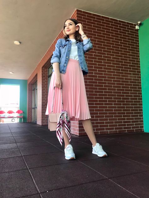 Pastel Pink Skirt Outfit, Outfit With Pink Skirt, Pastel Skirt Outfit, Plisse Skirt Outfit, Pink Pleated Skirt Outfit, Pastel Skirts, Pink Skirt Outfits, Kay Kay, Pleated Skirt Outfit