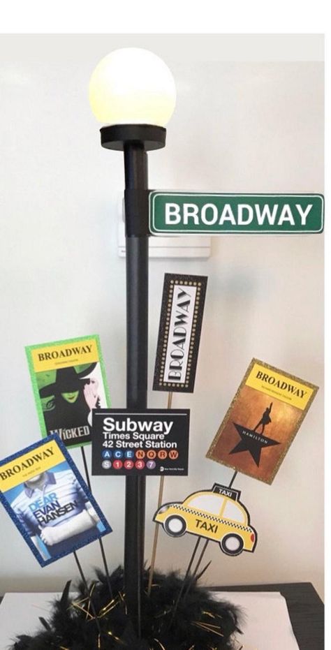 30+ NYC Themed Home Decor Ideas - travel and eat New York Theme Party, Broadway Theme, Broadway Party, Broadway Playbills, New York Party, New York Theme, Hollywood Theme, Prom Theme, Marquee Lights