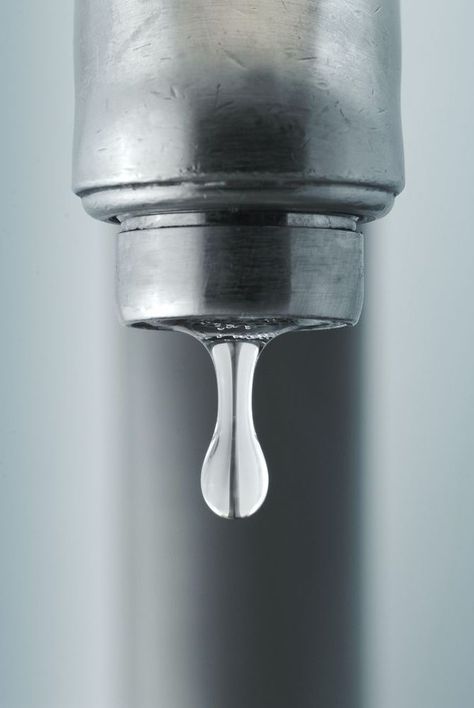 You should drip your faucet to prevent your pipes from freezing, and worst, bursting. #kitchen #hometips #kitchenfaucet #wintertips #southernliving Beauty Mistakes, Frozen Pipes, Cold Time, Winter Hacks, Water Drip, Water Bill, State Farm, Southern Home, Do You Really