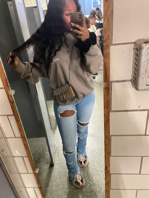 Gucci Bag Outfit Black Women, Pink Gucci Shoes Outfit, Styling Gucci Sneakers, Styling Essentials Hoodie, Gucci Sneakers Outfit Black Women, Essentials Hoodie Outfit Black, Pink Essentials Hoodie Outfit, Black Essentials Hoodie Outfit, Gucci Shoes Sneakers Outfit