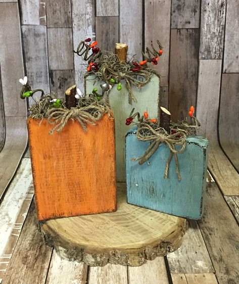 Diy Rustic Fall Decor, Fall Wood Crafts To Sell, Fall Rec, Halloween Crafts Diy Projects, Thanksgiving Wood Crafts, 2x4 Crafts, Fall Pallets, Fall Craft Fairs, Fall Wood Crafts