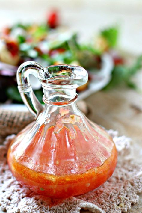 Tomato Vinaigrette Dressing, Easy Vinaigrette, Tomato Salad Dressing, Baked Parmesan Tomatoes, Tomato Vinaigrette, Vinaigrette Dressing Recipe, Homemade Vinaigrette, Vinaigrette Salad, Simple Vinaigrette