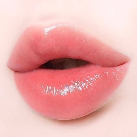 #𝗶𝗻𝘀𝗽𝗶𝗿𝗲𝗱 A.es 𝄒𝄒 Make up Korean,Chinese and Japanese.𝄒𝄒 Lips Aesthetic, Basic Makeup Tutorial, Korean Lip Tint, Botox Lips, Korean Lips, Anime Lips, Moist Lips, Plump Lips, Nice Lips