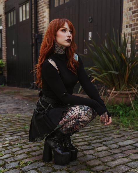 Red Hair Black Outfit, Red Head Goth, Outfits For Red Hair, Dark Redhead, Red Hair Goth, Ginger Goth, Redhead Goth, Outfits Red Hair, Copper Hair Dark