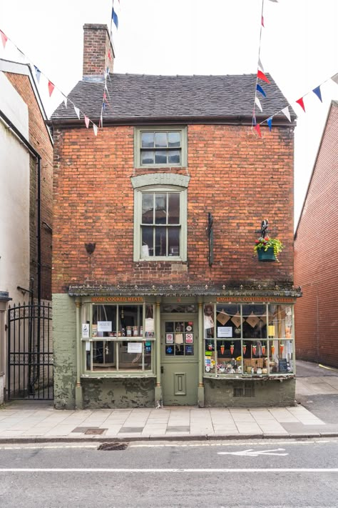 British Village, Victorian Street, Urban Pictures, Aesthetic Architecture, Simple Building, Building Aesthetic, Building Photography, Building Front, Building Drawing