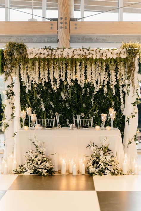 Wedding Flower Sweetheart Table, Wedding Headtable Backdrop Ideas, Sweetheart Table Background, Sweet Heart Table Back Drop, Sweat Heart Table Wedding Ideas, Sweet Heart Table Decor, Wedding Backdrop Head Table, Wedding Head Table Ideas, Wedding Table Backdrop Ideas