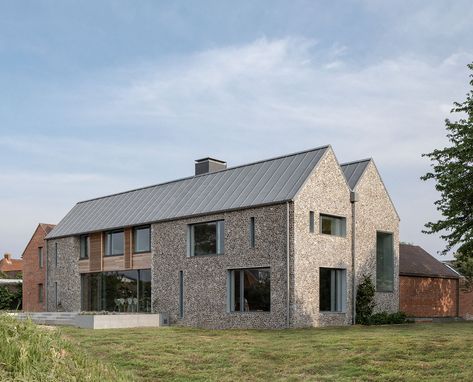 Modern Stone House, Mclean Quinlan, Stone Exterior Houses, Architecture Today, Contemporary Barn, House Cladding, Stone Farmhouse, Sussex England, Harbor House