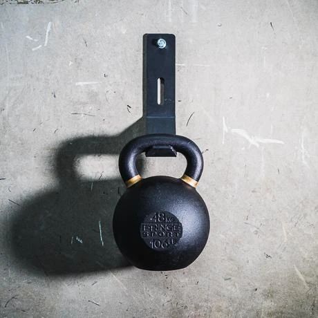 When you walk into your garage gym, it’s likely that you see your barbells, your plates, and other equipment neatly on display in their appropriate racks and holders. It’s time for the kettlebell to get off of the floor and get some air time on display, and that’s why we created the Wall-Mounted Kettlebell Holder. Not only can the kettlebell holder be mounted on the wall, but your squat rack too for prime-time storage at eye level and easy access. Wall Plate Holder, Gym Organizer, Cycling Studio, Kettlebell Rack, Diy Home Gym, Gym Room At Home, Wall Mounted Hooks, Apple Band, Squat Rack