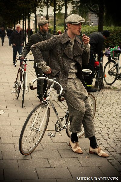 Tweed Outfits, 20’s Fashion, Tweed Ride, Bicycle Chic, Gentleman Lifestyle, Tweed Run, Gents Fashion, I Want To Ride My Bicycle, Vintage Bike