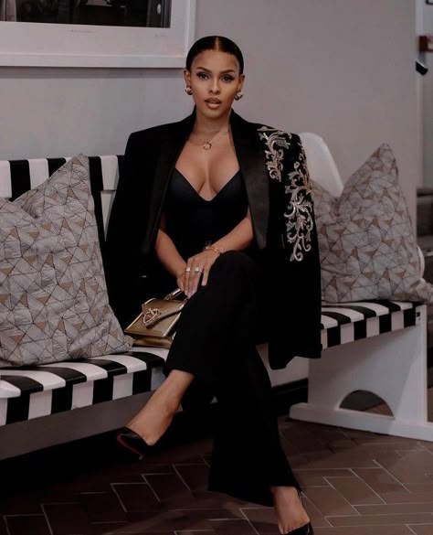 Businesswoman Aesthetic, Kefilwe Mabote, Pose Picture, Influencer Photography, Rich Aunt, Business Lady, Corporate Baddie, Stylish Work Attire, Boho Chic Outfits