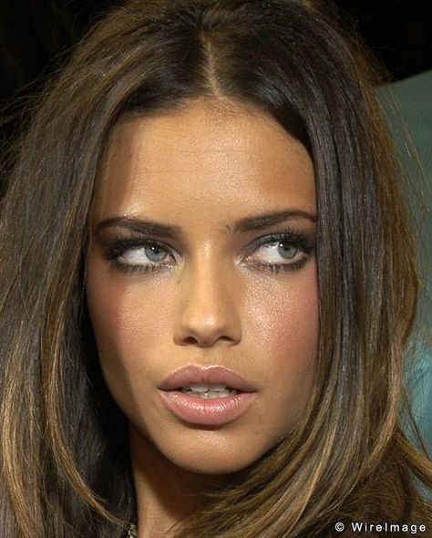 Adriana Lima Makeup, Makeup Vs No Makeup, Maquillage On Fleek, Victoria Secret Makeup, Celebrity Faces, Models Makeup, Adriana Lima, Looks Style, Beauty Face