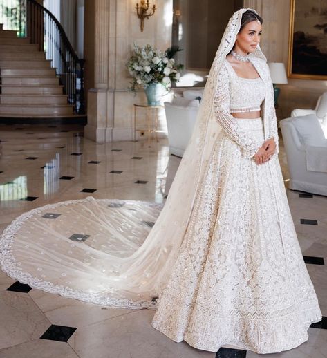 White Indian Wedding Dress, Indian Wedding Reception Outfits, Indian Wedding Gowns, Desi Wedding Dresses, Wedding Lehenga Designs, Asian Wedding Dress, Indian Bride Outfits, White Bridal Dresses, Indian Bridal Lehenga