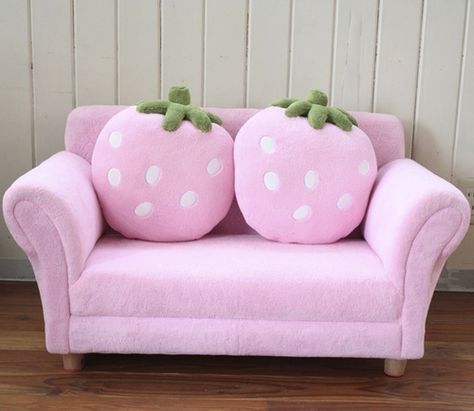 Adorable strawberry couch! This would be perfect Zimmer Diy, Kawaii Bedroom, Cute Furniture, Kawaii Room Decor, Children's Furniture, Playroom Ideas, Pink Strawberry, Theatre Design, Kawaii Room