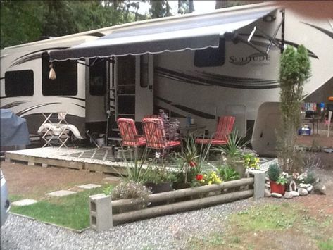 Epic 23 Best And Wonderful RV Patio Decorations On a Budget https://freshouz.com/23-best-and-wonderful-rv-patio-decorations-on-a-budget/ #home #decor #Farmhouse #Rustic Permanent Campsite, Camper Decks, Camping Decorating Ideas, Seasonal Campsite, Parksville Bc, Rv Deck, Campsite Decorating, Campsite Ideas, Campsite Setup