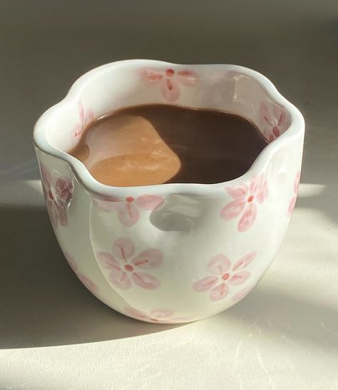 Aesthetic Pinch Pot Ideas, Pinch Cups Ceramics, Pinch Pot Bowl, Pottery Coffee Cup, Pinch Pot Ceramics, Clay Mugs Handmade, Pinch Pot Mug, Pinch Pot Ideas, Pottery Mugs Handmade