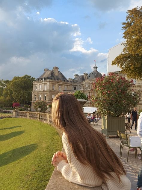 Luxembourg Gardens Photography, Versaille Photo Ideas, Luxembourg Gardens Aesthetic, Paris Garden Aesthetic, Luxembourg Photo Ideas, Luxembourg Aesthetic, 5 Days In Paris, Paris Photo Ideas, Europe Street