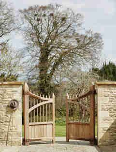 Iron Main Gate Design, Sims Hilditch, Oxfordshire Countryside, Wooden Gate, Entrance Gates Design, Main Gate Design, Entry Gates, Entrance Gates, Fence Design