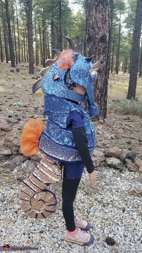 Sealife Costumes Diy, Eel Costume Diy, Sea Animal Costumes Diy, Under The Sea Couples Costume, Ocean Animal Costumes, Diy Seahorse Costume, Diy Ocean Costume, Under Sea Costume, Seahorse Costume Diy