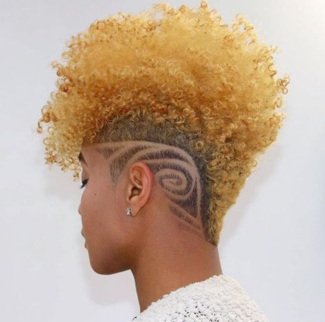 Blonde Mohawk, Rihanna Pixie, Natural Hair Mohawk, Blond Hairstyles, Winter Lip Color, Tapered Afro, Shaved Design, Goddess Hair, Shaved Hair Designs