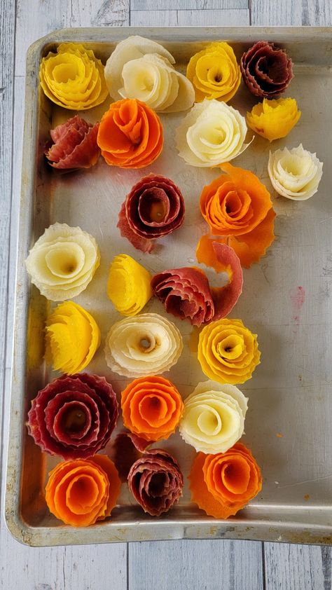 Honey Ginger Rainbow Carrot Roses - Kosher Everyday Candied Carrot Roses, Candied Carrot Curls, Carrot Roses How To Make, Carrot Flowers Garnish, Fancy Garnish Food, Food Roses Ideas, Veggie Flowers Food Art, Carrot Roses, Carrot Cake Decorating Ideas