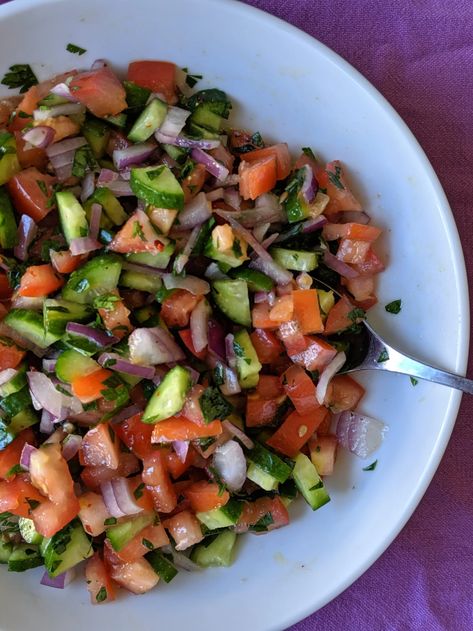 am what I eat | Salata baladi - Egyptian salad - am what I eat Egyptian Salad, Egyptian Breakfast, Arab Money, Big Salads, Traditional Thanksgiving Recipes, Egyptian Home Decor, Spicy Salad, Dinner Buffet, Traditional Thanksgiving