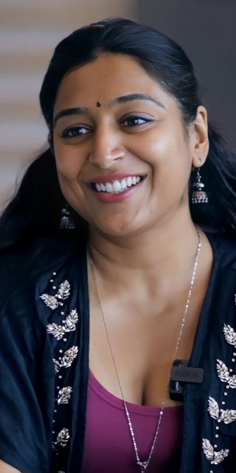 Padmapriya New HD Still Malayalam actress hd Still New hot stills Padma Priya, Tamil Selvi, Beauty Paintings, Actress Without Makeup, Indian Woman, Beauty Face Women, Malayalam Actress, Beautiful Women Over 40, Beautiful Smile Women