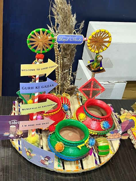 Lohri Party, Hamper Diy, Handmade Hamper, Holi Gift, Diwali Gift Hampers, Flower Shop Decor, Thali Decoration Ideas, Candy Bouquet Diy, Kitty Party Games