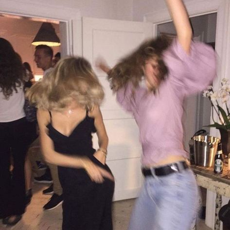 Dance Aesthetic, Dancing Aesthetic, Teenage Dream, Rupaul, Laura Lee, Friend Photos, Party Girls, Aesthetic Photo, New Yorker