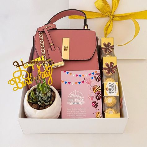 Best Gift For Sister, Wedding Gift Hampers, Hampers For Her, Luxury Birthday Gifts, Birthday Hampers, Personalised Gifts Diy, Little Sister Gifts, Luxury Birthday, Special Birthday Gifts