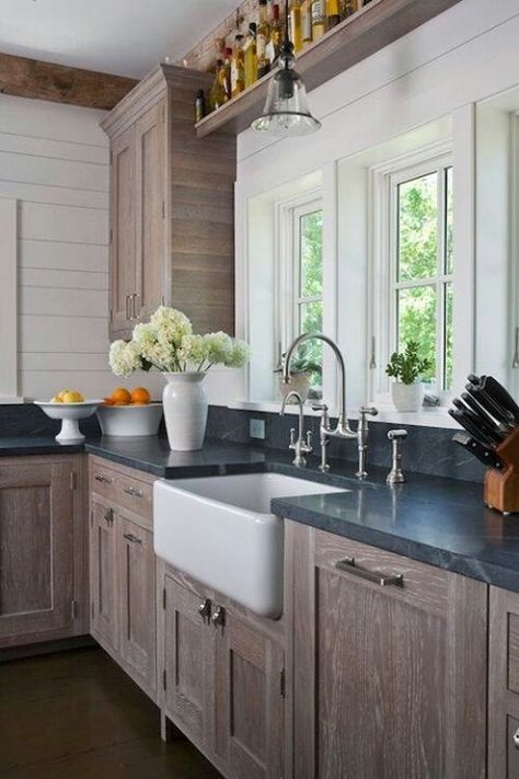 Wire brushed oak cabinets Beach Style Kitchen, Ceiling Kitchen, Oak Kitchen Cabinets, Classic Kitchen, Oak Kitchen, Cabin Ideas, Chic Kitchen, Oak Cabinets, Trendy Kitchen