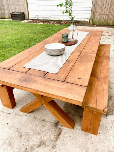 Farmhouse Outdoor Table, Diy Outdoor Dining Table, Outdoor Dining Table Diy, Diy Outdoor Dining, Outdoor Farmhouse Table, Dining Table Diy, Outdoor Farm Table, Diy Patio Ideas, Diy Picnic Table