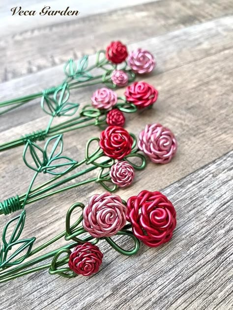 Metal Wire Flowers, Aluminium Wire Crafts, Wire Flower Bouquet, Wire Wrapped Flower, Wire Wrapped Rose, Copper Wire Crafts, Wire Rose, Diy Wire Jewelry Rings, Copper Wire Art