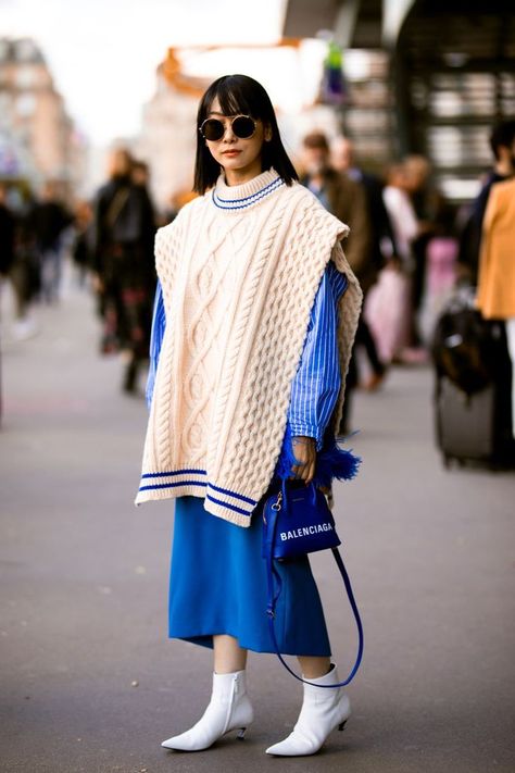 Vest Street Style, Harajuku Casual, Tattoos Quotes, Design Tattoos, Mode Crochet, Fashion Week 2018, Paris Fashion Week Street Style, The Best Street Style, Knitwear Fashion