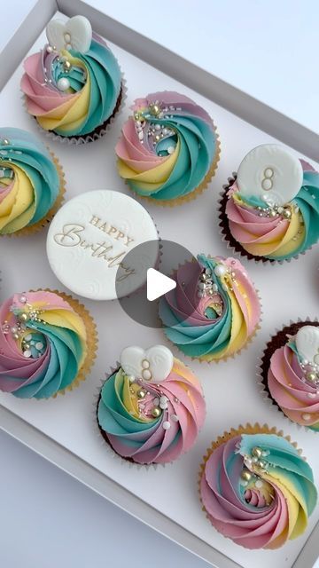 Cupcake Swirl Frosting Techniques, Rainbow Swirl Cupcakes, How To Pipe Icing On Cupcakes, Rainbow Cupcakes Ideas, Cupcake Piping Tips, Cupcake Piping Techniques, Baking Reference, Piped Cupcakes, Cupcake Decoration Ideas