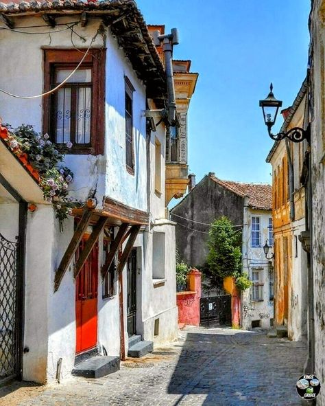 Ancient Buildings Architecture, Architecture Photography Buildings, Perspective Drawing Architecture, Village Photos, Perspective Photography, Urban Sketching, Watercolor Inspiration, Architectural Inspiration, Old Buildings