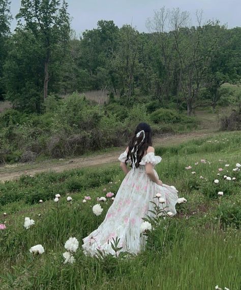 Kaya Core, Laya Deleon Hayes, Aesthetic Profile Picture Cartoon Soft, Fairy Photoshoot, Fairytale Aesthetic, Princess Vibes, Surreal Photos, Ethereal Aesthetic, Dreamy Photography