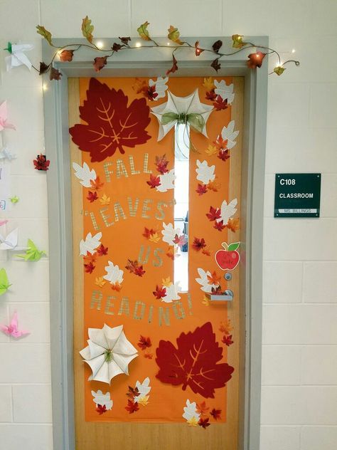 Fall Door Designs Classroom, Fall School Doors, Halloween Door Decorations Classroom, Class Door Decorations, Fall Classroom Door, Dorm Door Decorations, Fall Classroom Decorations, Preschool Classroom Decor, School Doors