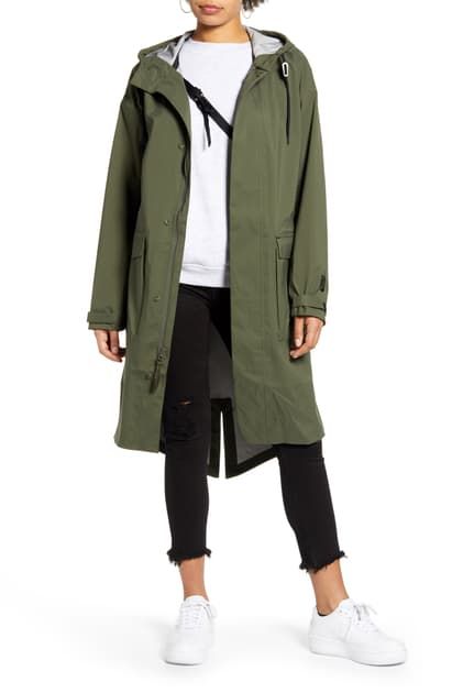 Parka Nike, Green Parka Outfit, Nike Parka, Parka Outfit, Rain Parka, Green Parka, Fishtail Parka, Parka Style, Cargo Khaki