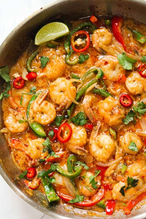 Thai Shrimp Coconut Curry - Sims Home Kitchen Shrimp Curry Recipes, Shrimp Coconut Curry, Thai Shrimp Curry, Yummy Shrimp Recipes, Veg Crispy, Chinese Side Dishes, Yellow Curry Recipe, Shrimp Coconut, Coconut Curry Shrimp