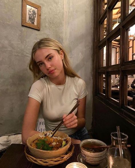 Annie Shr, People We Meet On Vacation, Emily Henry, Chloe Walsh, Table For Two, Boys Of Tommen, Date Dinner, Instagram Inspo, Fame Dr