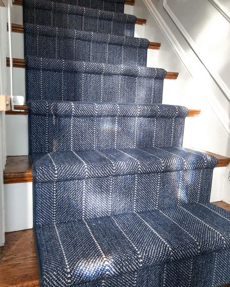 The Carpet Workroom on Instagram: “First post of the year! 🎉 This install happened early this morning and what better way to start the new year with a fresh stair runner for…” Nautical Stair Runner, Navy Blue Stair Runner, Navy Beach House, Navy Blue Hallway, Navy Stair Runner, Blue Stair Runner, Navy Blue Carpet, Navy Carpet, Stairway Carpet