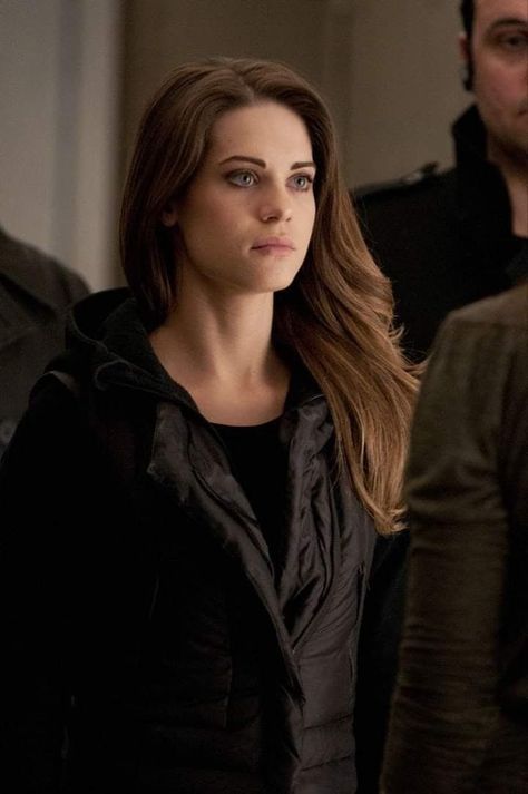 Lyndsey Fonseca Nikita, Lyndsy Fonseca Nikita, Dystopian Face Claim, Real Life Aesthetic, Alexandra Udinov, Avatar Discord, Dystopian Aesthetic, Lyndsy Fonseca, Wonder Twins