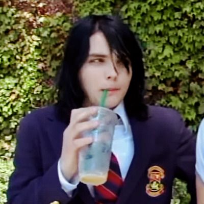 matching icons 
my chemical romance / frank iero & gerard way
pfp Gerard Way Pfp, My Chemical Romance Members, Gerard And Frank, Emo Men, Silly Bands, Pfps Matching, I Love Mcr, Mikey Way, Frank Iero