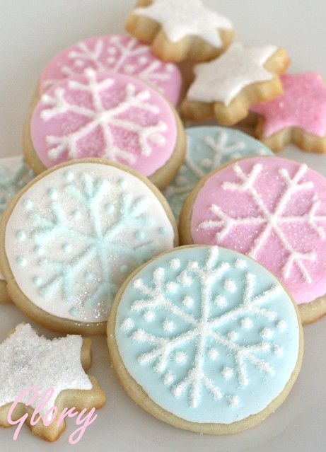 Cookies With Frosting, Winter Cookie, Snowflake Cookies, Sugar Cookie Designs, Xmas Cookies, Christmas Cookies Decorated, Christmas Sugar Cookies, Christmas Cooking, Cute Cookies