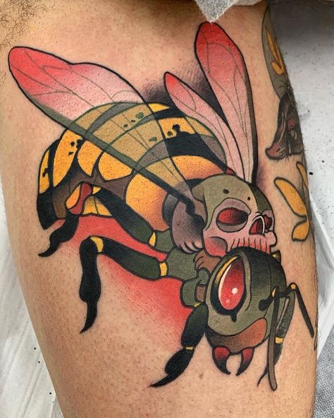 More 🐝 for my collection! Done in @malibutattoo_sitges with @artdriver_tattoomachines . . . #sitges #bee #bees #beetattoo #🐝 #abeja… Wasp Tattoo, Traditional Tattoo Animals, Neo Tattoo, Bamboo Tattoo, Bug Tattoo, Insect Tattoo, Tatuaje A Color, Traditional Tattoo Design, Traditional Tattoo Art