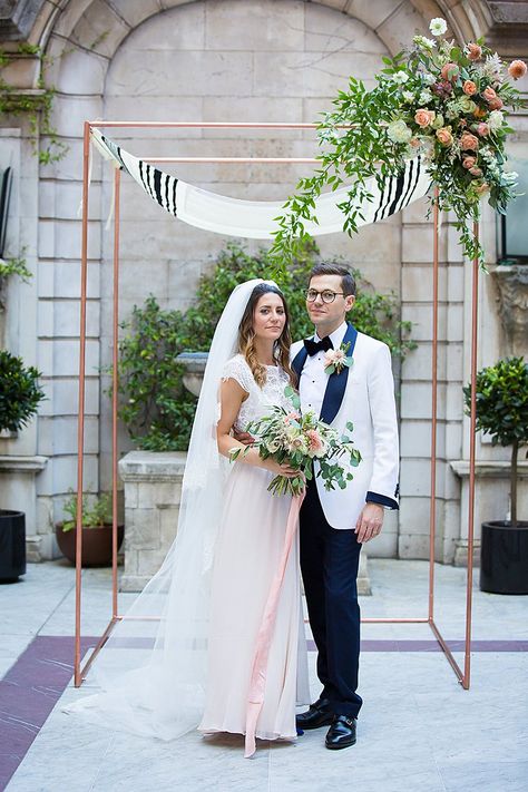 A Leanne Marshall Bride for a City Chic Jewish Wedding with a Rose Gold Chuppah at Dartmouth House, Mayfair, London, UK Chuppah With Tallit, Simple Chuppah Ideas, Chuppah Simple, Chuppah Beach, Altar Ideas Wedding, Copper Chuppah, Jewish Wedding Ideas, Chuppah Inspiration, Simple Chuppah