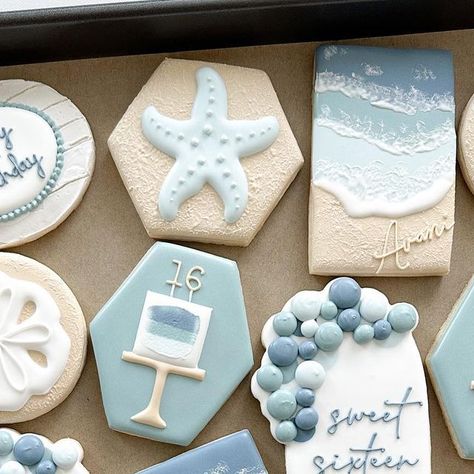 Nicole Pascasio Phelps on Instagram Beach Sugar Cookies, Birthday Decorated Cookies, Beach Cookies, Cookie Images, Sugar Cookie Royal Icing, Beach Themed Party, Cookies Decorated, Cookie Ideas, Cute Cookies