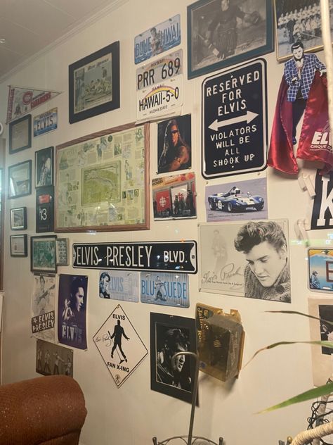 Elvis Wall Decor, Elvis Presley Decor, Elvis Themed Bedroom, Elvis Bedroom Ideas, 50s Room Aesthetic, 50s Dinner, 50s Room, Music Themed Bedroom, 2023 Bedroom