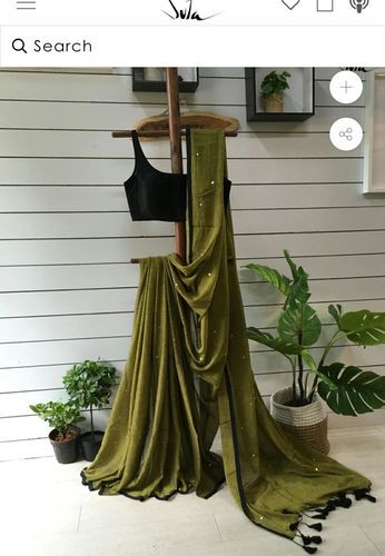 Saree On Mannequin, Saree Exhibition Display, Saree Boutique Interior Design, Saree Display Ideas Showroom, Saree Display Ideas, Saree Product Photography, Saree Product Shoot, Saree Display, Clothing Boutique Decor