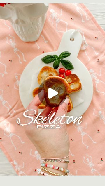 Melany Afara on Instagram: "Skeleton pizza 🍕 💀 pockets. Super easy and fun. They also make a fun treat to put in your kid’s lunches. Will you try this one?! 
.
Make sure to follow the baking instructions on whichever dough you choose to use. This particular one said to pre-bake prior to adding toppings and then finish baking once toppings are added. So that’s what I did in the video 💕
.
Inspo @sheri_wilson_ 
.
.
#skeletonpizzas #pizzapockets #pillsbury #halloweenfood #torontofoodies #kidslunchidea" Skeleton Pizza, Sheri Wilson, Pizza Pockets, Fun Treats, Kids Lunch, You Tried, Super Easy, Skeleton, Dough